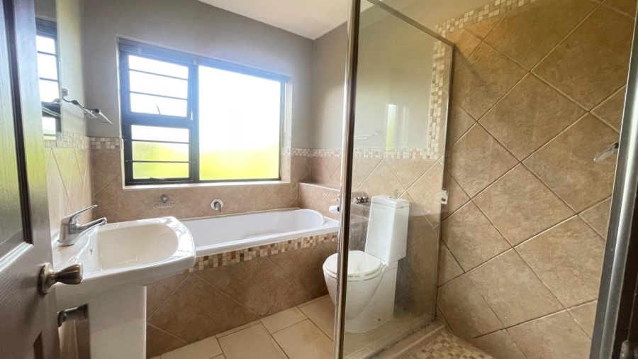 4 Bedroom Property for Sale in Blue Bend Eastern Cape